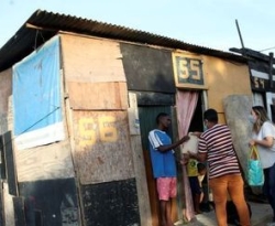 Auxílio financeiro reduz a extrema pobreza no Brasil, diz Banco Mundial