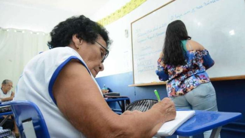 Taxa de analfabetismo de idosos é de 37,20% no Nordeste