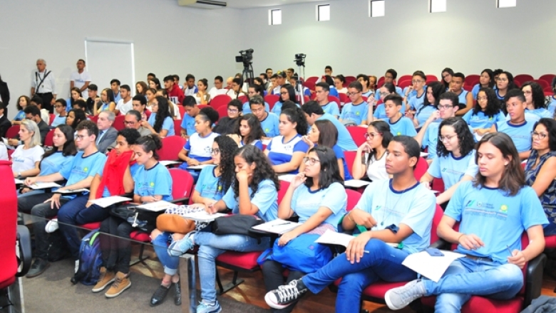 Governo da PB lança edital do programa ‘Limite do Visível’ com 160 vagas para estudantes egressos da rede estadual