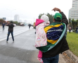Manifestações contra a vitória de Lula em rodovias seguem ativas em 11 estados