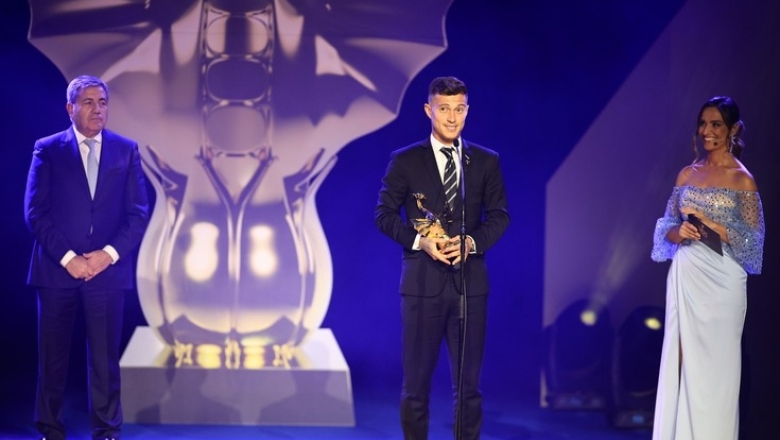 Paraibano Otávio conquista prêmio Dragão de Ouro como “Jogador do Ano” do Porto, de Portugal