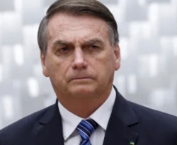 Bolsonaro lamenta atos em Brasília e diz que pretende antecipar volta ao Brasil