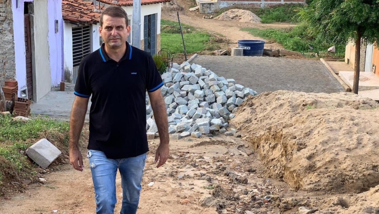 Wilson Santiago destina R$ 1,1 milhão e prefeito de São José de Piranhas anuncia pavimentação de 14 ruas