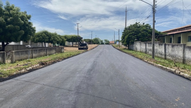 Em Sousa, gestão Tyrone intensifica trabalho de pavimentação de ruas no Núcleo Habitacional III