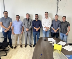 Prefeitos de Triunfo e Bernardino Batista se reúnem com Chico Mendes e Tibério Limeira, novo secretário de Administração 