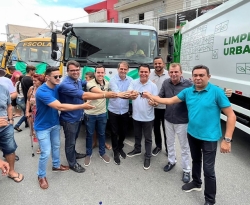 Com as presenças de Chico Mendes e Wilson Santiago, prefeito Bal Lins entrega 3 ônibus escolares e 2 caminhões compactadores