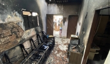 Ataques no RN: Criminosos expulsam moradores e incendeiam três casas em Natal