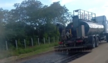 Iniciada aplicação de asfalto na estrada de Boqueirão de Piranhas; moradores comemoram e exibem vídeos nas redes sociais 