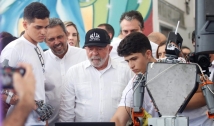 Ao lado de Lula, João Azevêdo participa do lançamento do programa de escolas integrais do governo Federal