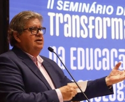 João Azevêdo entrega mais de R$ 170 milhões em equipamentos para escolas e notebooks para professores 