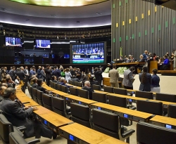Governo libera R$ 1,7 bilhão em emendas e salva MP dos Ministérios