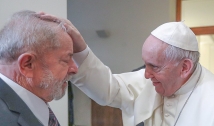 Por telefone, Lula convida Papa Francisco para visitar o Brasil