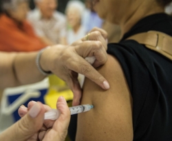 Baixa vacinação de idosos acende alerta para casos de gripe