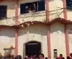 Vereador joga R$ 300 mil pela janela e acusa prefeito de suborno em Cândido Mendes, no Maranhão; assista
