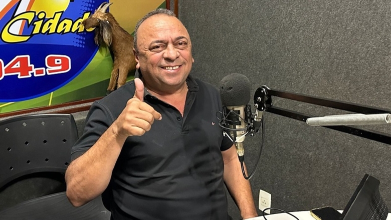 Apontado por pesquisa como radialista de maior credibilidade em Cajazeiras, Adjamilton Pereira quer disputar eleição em 2024