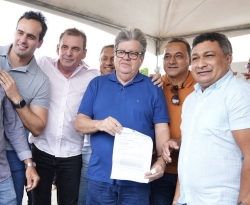 João Azevêdo autoriza obras e inaugura travessia urbana em Cacimba de Areia e Areia de Baraúnas