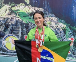 No Peru, Mayara Rocha conquista título sul-americano de Powerlifting e bate recorde sul-americano no agachamento