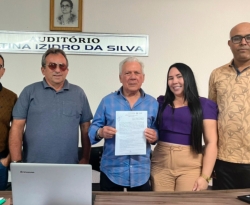 Cajazeiras - prefeito Zé Aldemir assina termo de adesão ao programa Seguro Safra