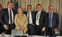 ALPB concede medalha Epitácio Pessoa ao Padre Fabrício durante sessão itinerante em Patos