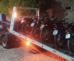 Operação da Polícia Militar acaba com ‘rolezinho’, aplica multas e apreende várias motos em São José de Piranhas
