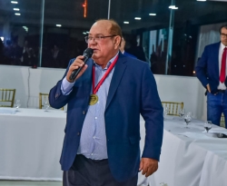 ALPB concede medalha Epitácio Pessoa ao ex-deputado Djaci Brasileiro durante sessão itinerante em Itaporanga