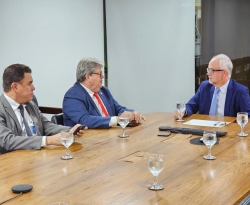 João Azevêdo define metas para iniciar obras do PAC com representantes da Casa Civil, em Brasília