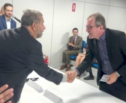 Ao lado de Carlos Lupi, prefeito de Sousa participa do ato de entrega da nova agência do INSS