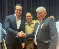 Vice-governador Lucas Ribeiro homenageia veteranos e entrega atos de promoção na Polícia Militar