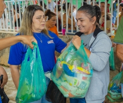 Famílias vulneráveis de Monte Horebe rececem 1,4 cestas básicas na Semana Santa