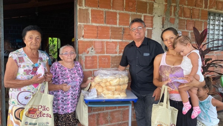 Prefeitura de Sousa leva 'Programa Pão na Mesa' para a Comunidade Rural Ripado