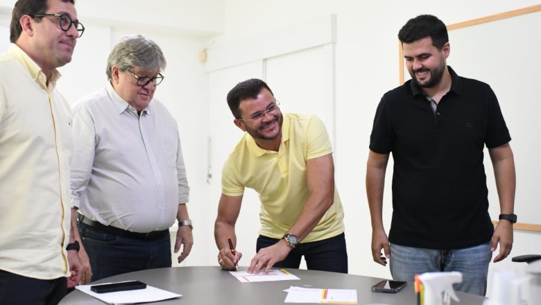 Candidatos à reeleição, prefeitos de Tavares e São Domingos se filiam ao PSB 