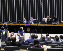 Deputados e prefeitos criticam proposta que eleva a contribuição previdenciária dos municípios  