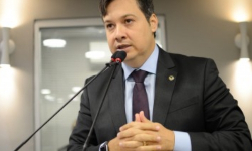 Jr. Araújo esclarece que continua na base do governo e culpa segmentos da imprensa 
