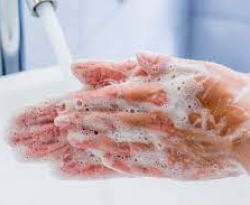 Higienizar as mãos evita infecções e diminui o risco de morte; hospital conscientiza pacientes e profissionais
