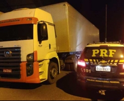 PRF apreende 500 mil pacotes de cigarro e caminhão roubado em Patos