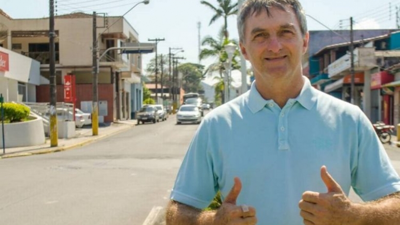 Pedido para Eduardo sair do PSL cita pressão de irmão de Jair Bolsonaro