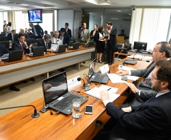 CAE vai ouvir Paulo Guedes e governadores sobre dívidas dos estados