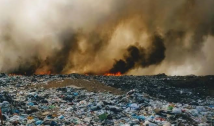 Incêndio atinge lixão na cidade de Patos e Corpo de Bombeiros faz alerta