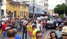 Cajazeiras tem ato contra cortes na educação com muitos manifestantes; veja vídeo