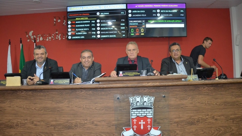 Câmara de Cajazeiras atende pedido do prefeito e aprova projeto da educação; seis vereadores de oposição se abstiveram