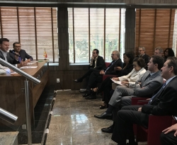 Ao lado do presidente Ricardo Coutinho, Veneziano debate temas nacionais na Fundação João Mangabeira, em Brasília
