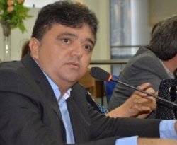 Prefeito de Cajazeiras sanciona lei de autoria do vereador Roselânio Lopes que cria o plano de prevenção ao suicídio