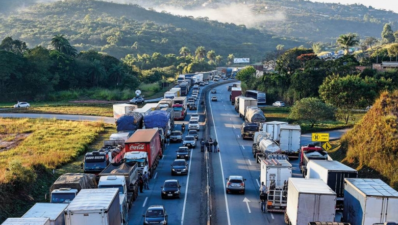 Governo se reúne com caminhoneiros para tentar retirar ameaça de greve