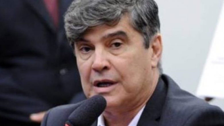 CCJ adia votação da reforma e deputado paraibano comemora