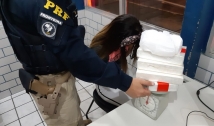 Professora é presa acusada de transportar 5 kg de cocaína que seria entregue em Sousa
