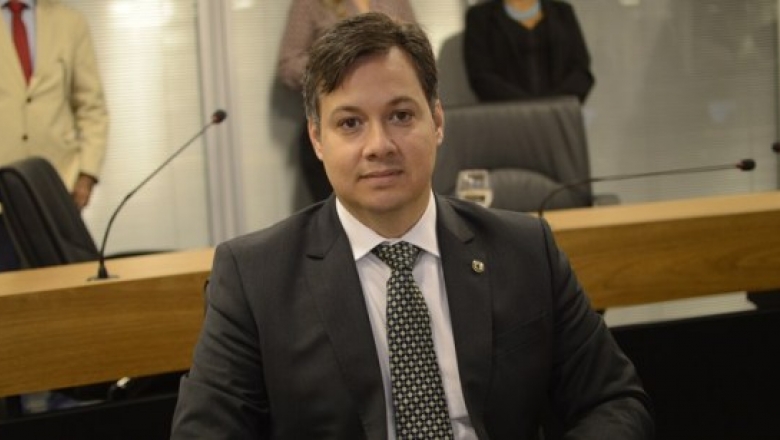 Deputado Júnior Araújo nega ‘barganha’ do G10 com João Azevêdo