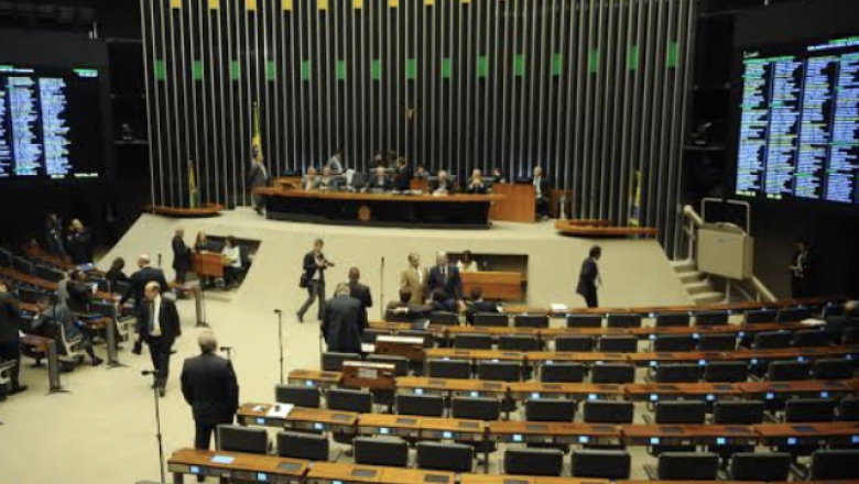 Câmara desarquiva PEC que reduz número de parlamentares e promove economia de R$ 3,4 bilhões