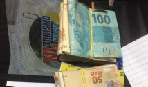 Polícia apreende R$ 11 mil em dinheiro, saco com santinhos e lista de nomes em Patos
