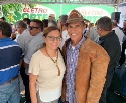Gobira e Denise Albuquerque posam para fotos e reforçam aliança para 2020 em Cajazeiras