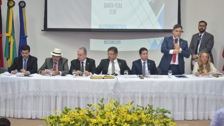 Assembleia aprova "Medalha Senador Humberto Lucena" para os médicos cajazeirenses Rafael e Luciano Holanda